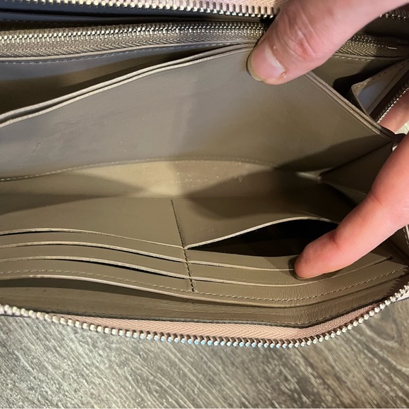 Louis Vuitton Comete Wallet in Taurillon Leather - Picture 10 of 16